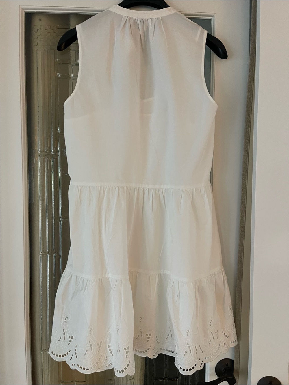 GAP White Eyelet Tiered Sleeveless Shirt Dress with Slip Lining & Pockets - Picture 4 of 9